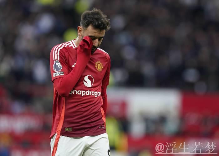 曼联门将位置迎变局！曝阿莫林震怒，将弃用奥纳纳启用26岁替补